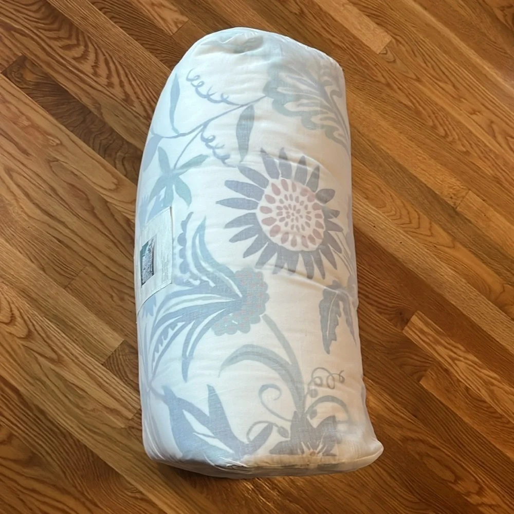 Anthropologie Velvet Hollyhock Queen Quilt NWT